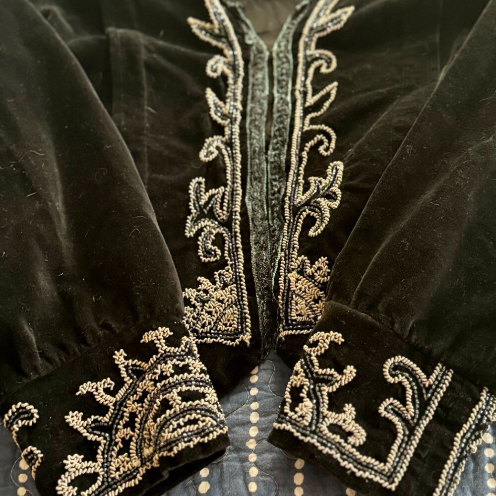 Vintage Bohemian Black Cropped Velvet Embroidered Beaded Jacket Size S - Picture 5 of 11